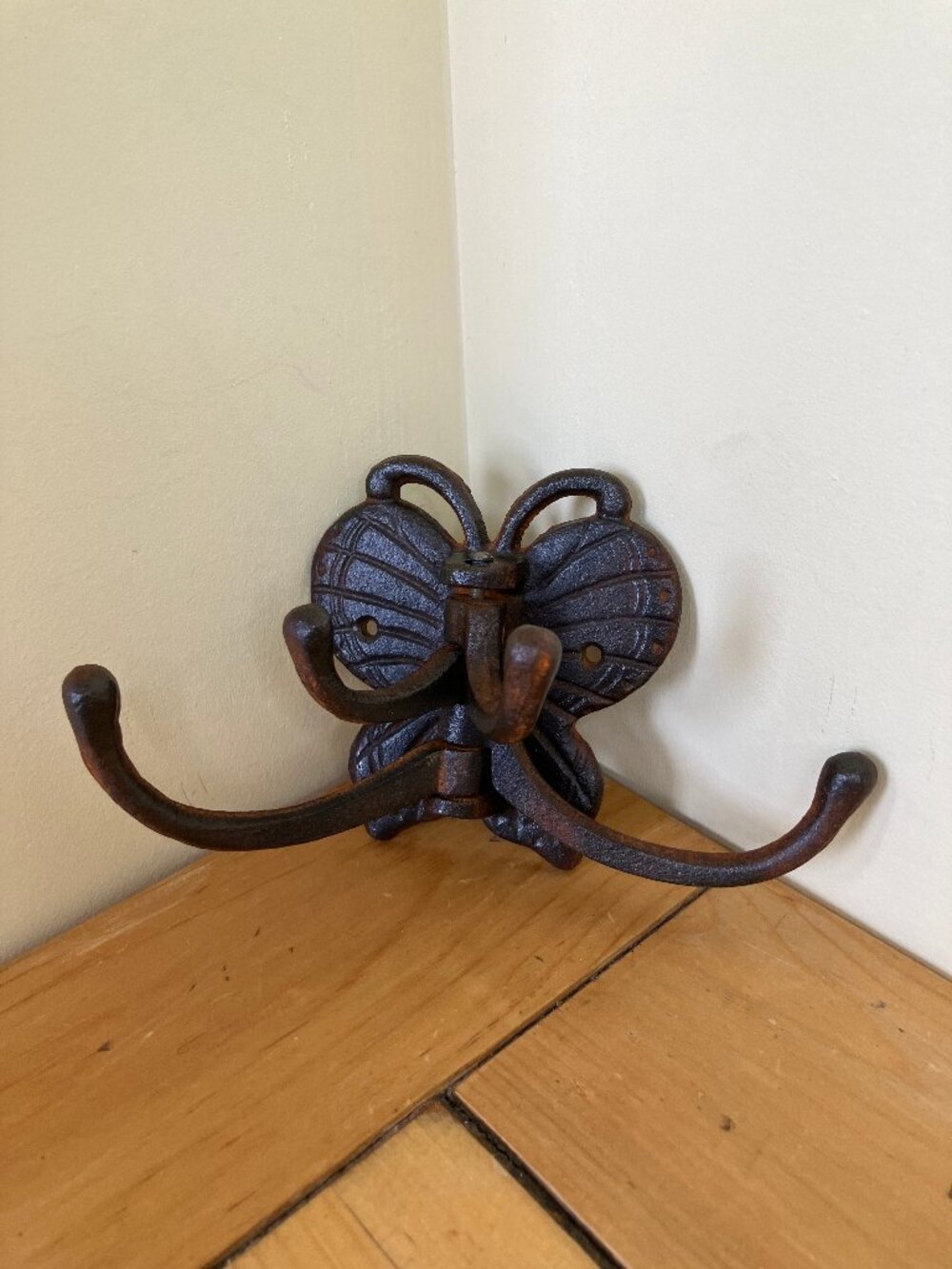 Butterfly Cast Iron Wall Mounted Hook Coat Clothing 4-Hooks - Picture 2 of 5